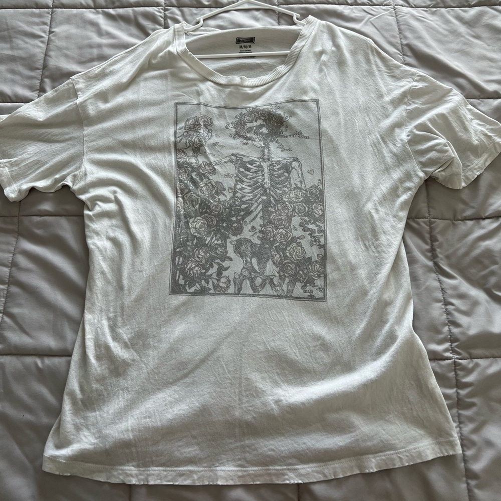 American Eagle graphic t shirt